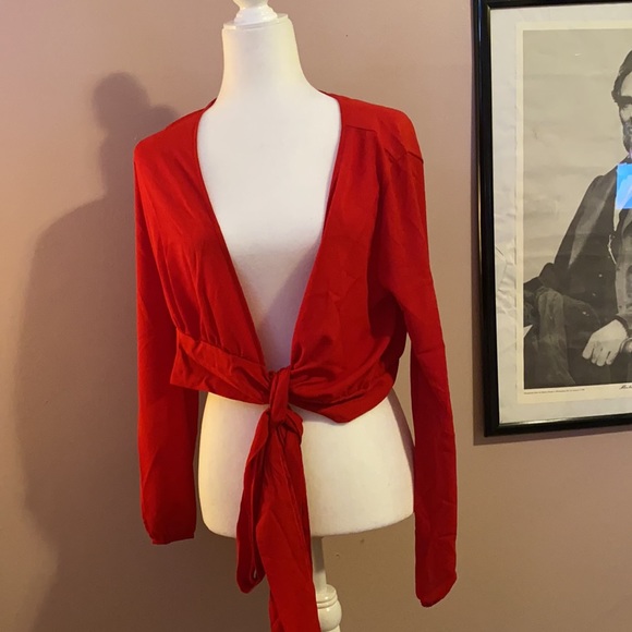 Red open tie fashion nova top♥️ - Picture 2 of 4